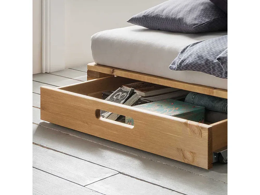 Holzbett mit Stauraum und Komforteinstieg