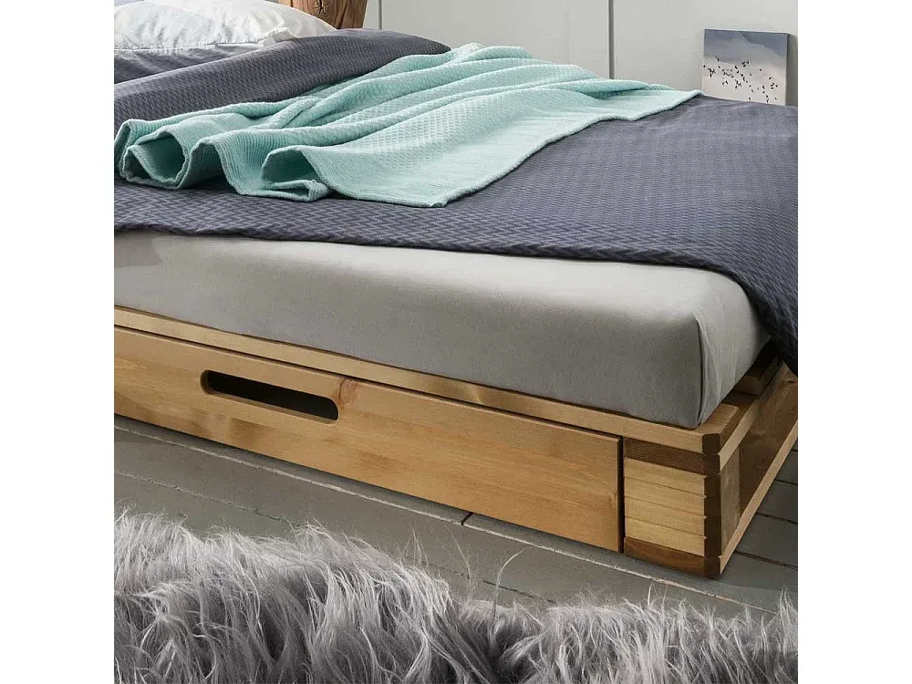 Holzbett mit Stauraum und Komforteinstieg