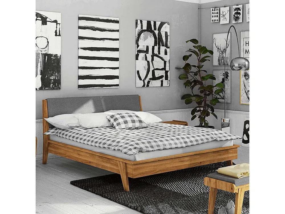 Massivholz-Bett mit gepolstertem Kopfteil aus Wildeiche