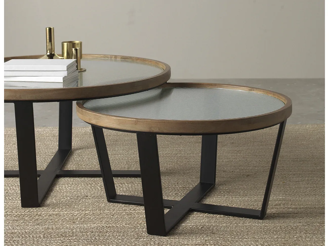 Moderner runder Couchtisch im Set mit Glasplatte