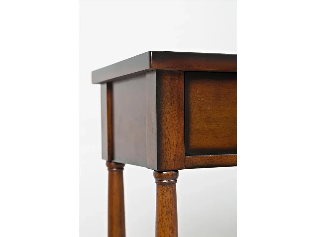 Hellbraune Konsole mit großzügigem Stauraum