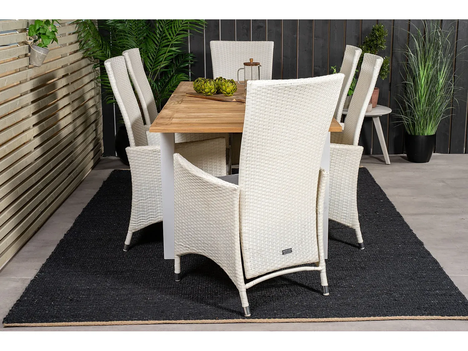 Verstellbarer Gartenstuhl mit Armlehnen und Kissen, weiß-grau