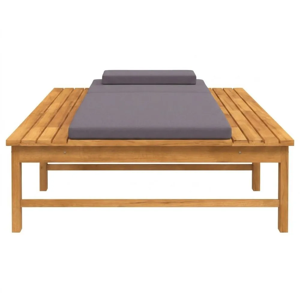 Sillón reclinable de madera maciza con cojín de fibra de poliéster gris.