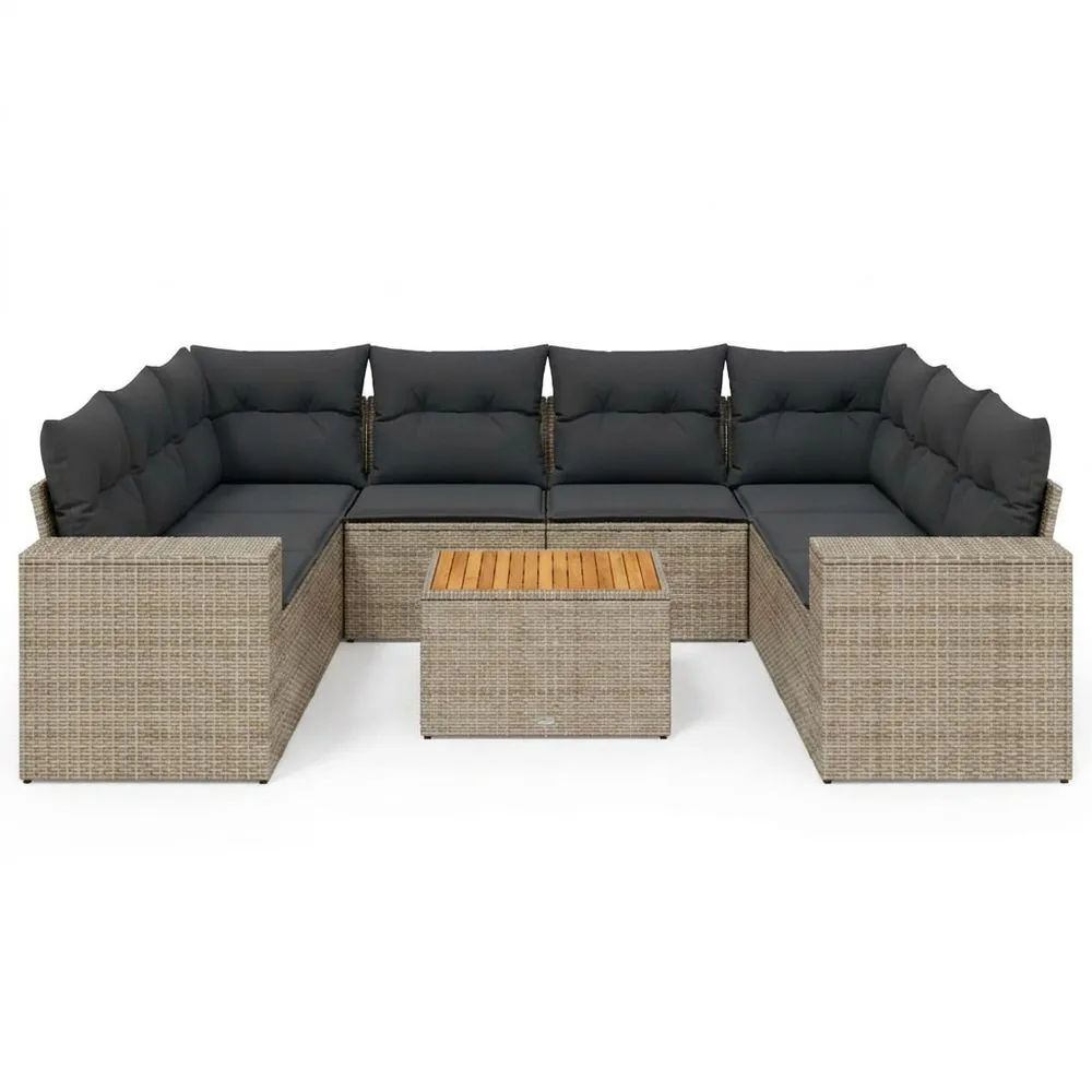 Conjunto de tumbonas de ratán sintético, con cojines de fibra de poliéster y tablero de mesa de teca.