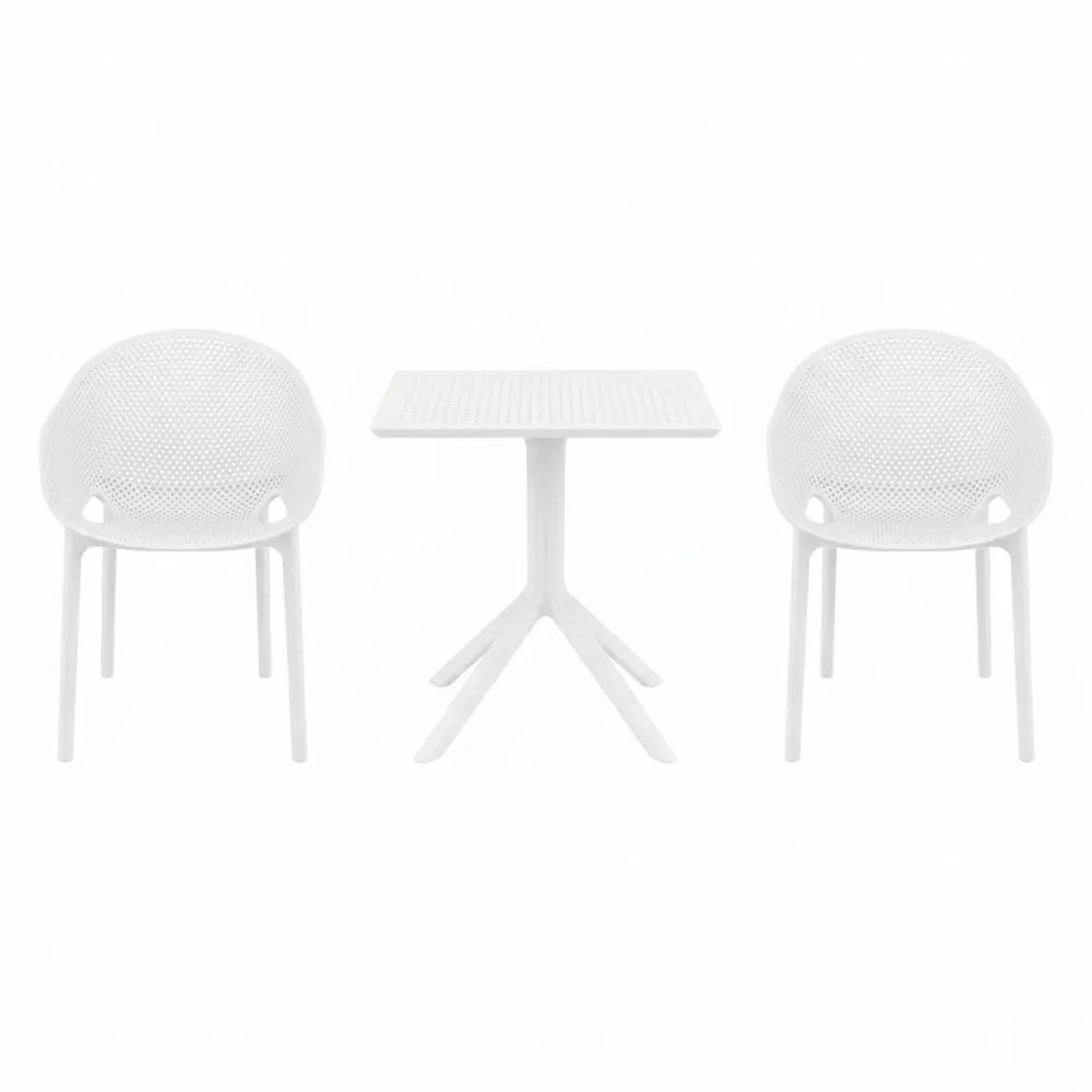 Conjunto de mesa y sillas de exterior de polipropileno blanco.