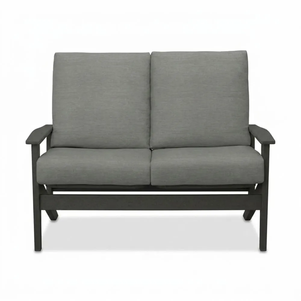 Sofá biplaza de acero gris con cojines de fibra de poliéster.