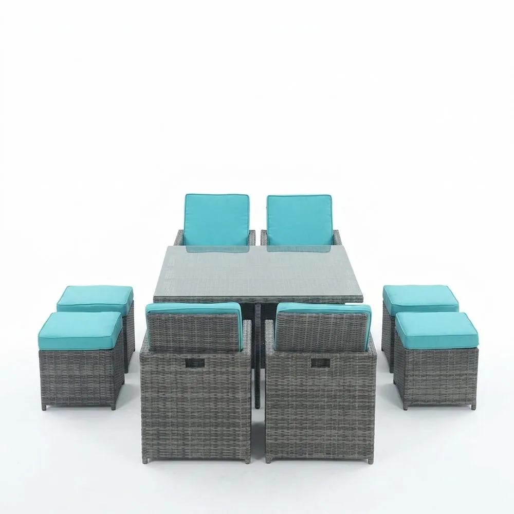 Un conjunto de muebles de exterior de ratán sintético gris con cojines de poliéster azul.