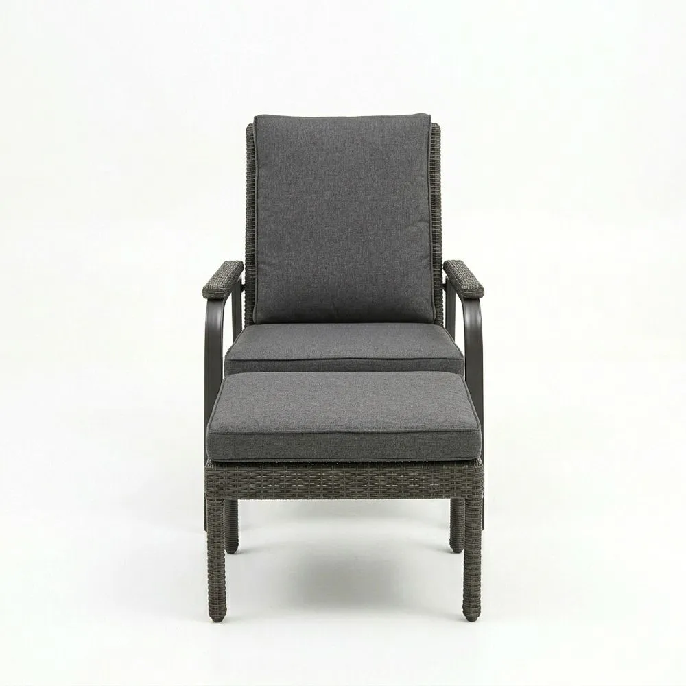 Silla de Ratán Sintético con Reposapiés y Almohadillas Grises