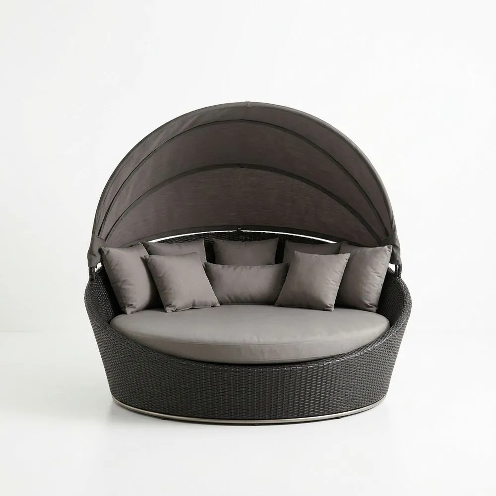 Sofá redondo de ratán sintético gris con cojines y toldo