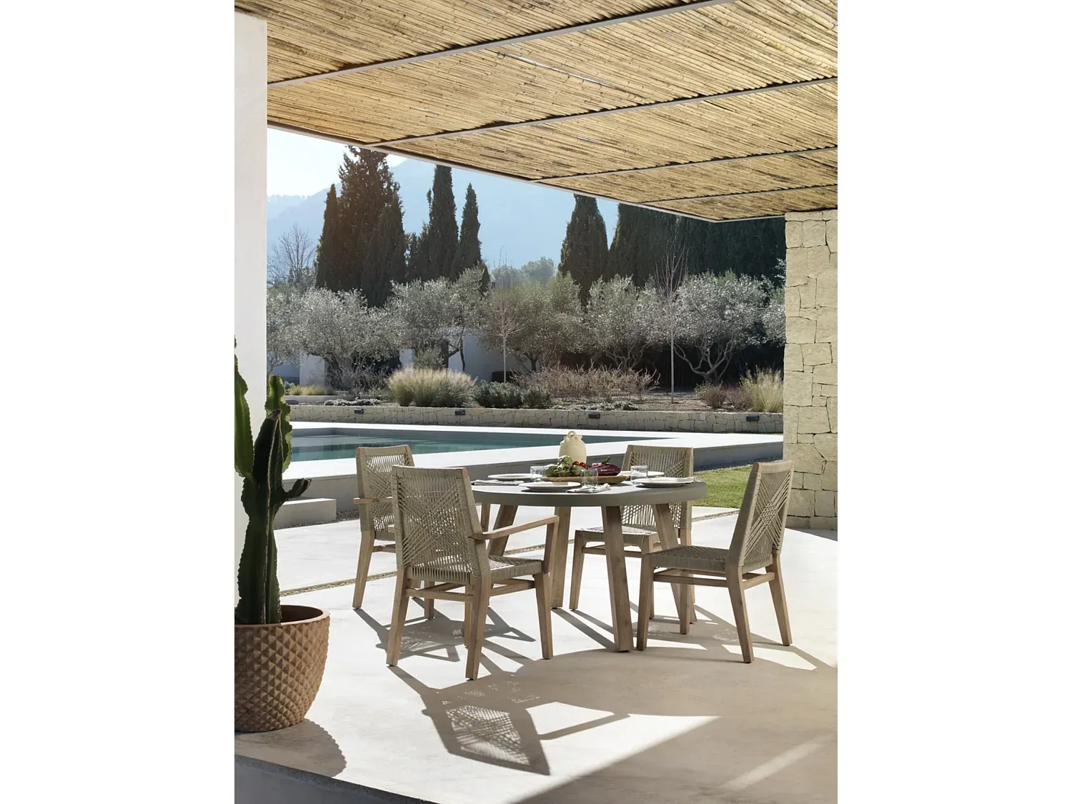 Runder Esstisch aus Akazienholz mit Zementplatte, Grau-Vibyogi