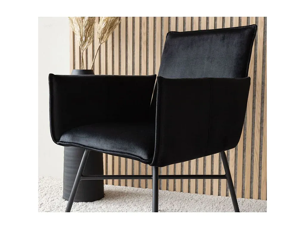 Esszimmerstuhl mit Armlehne aus schwarzem Velours-Vibyogi