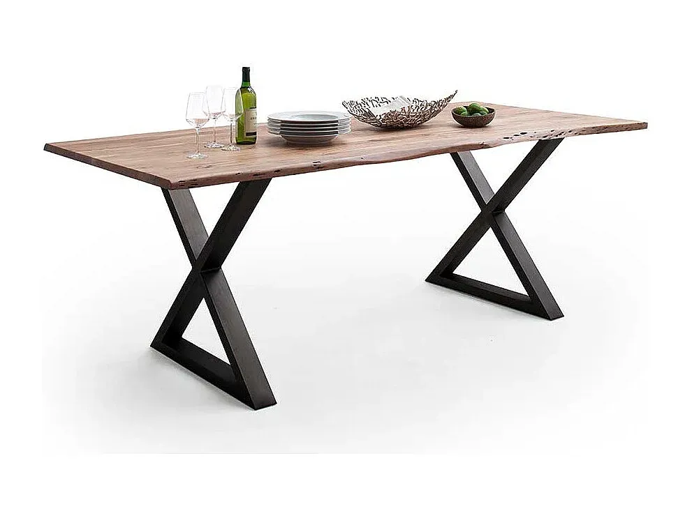 Massiver Akazienholztisch mit Naturkante