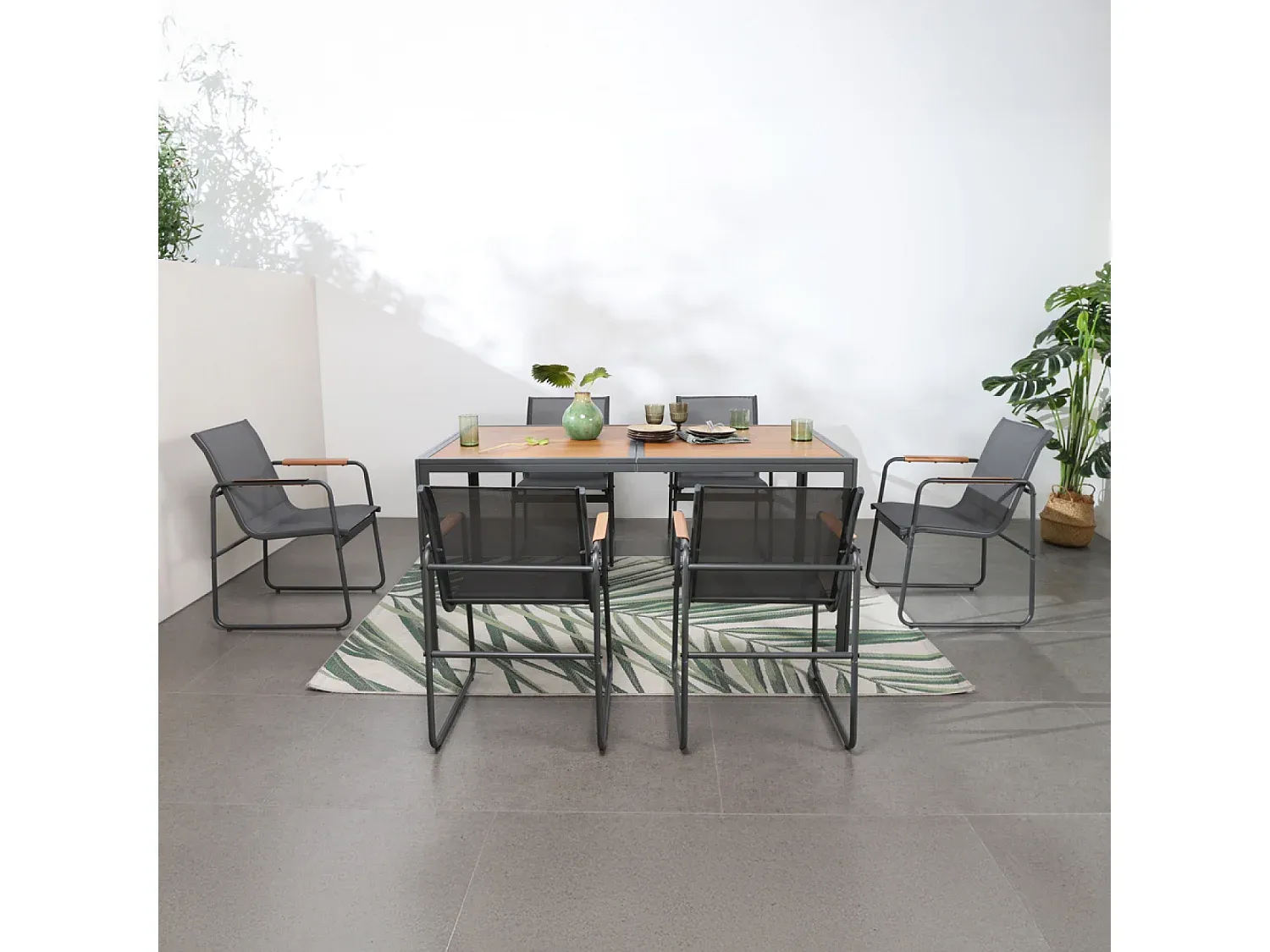 Moderner 6-Personen Gartentisch mit stapelbaren Stühlen