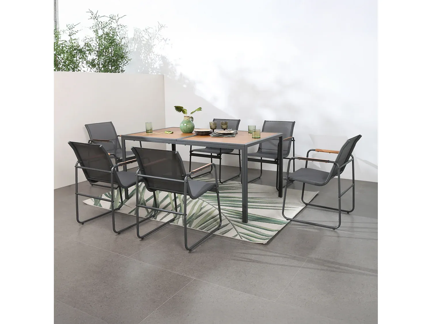 Moderner 6-Personen Gartentisch mit stapelbaren Stühlen