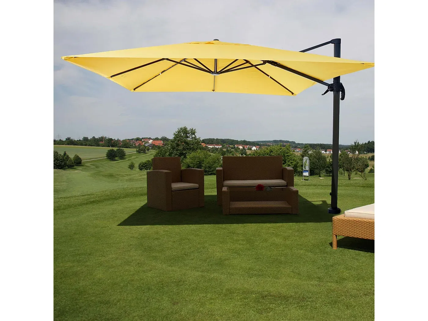 Großer Gelber Sonnenschirm 3x3m, drehbar, ohne Ständer