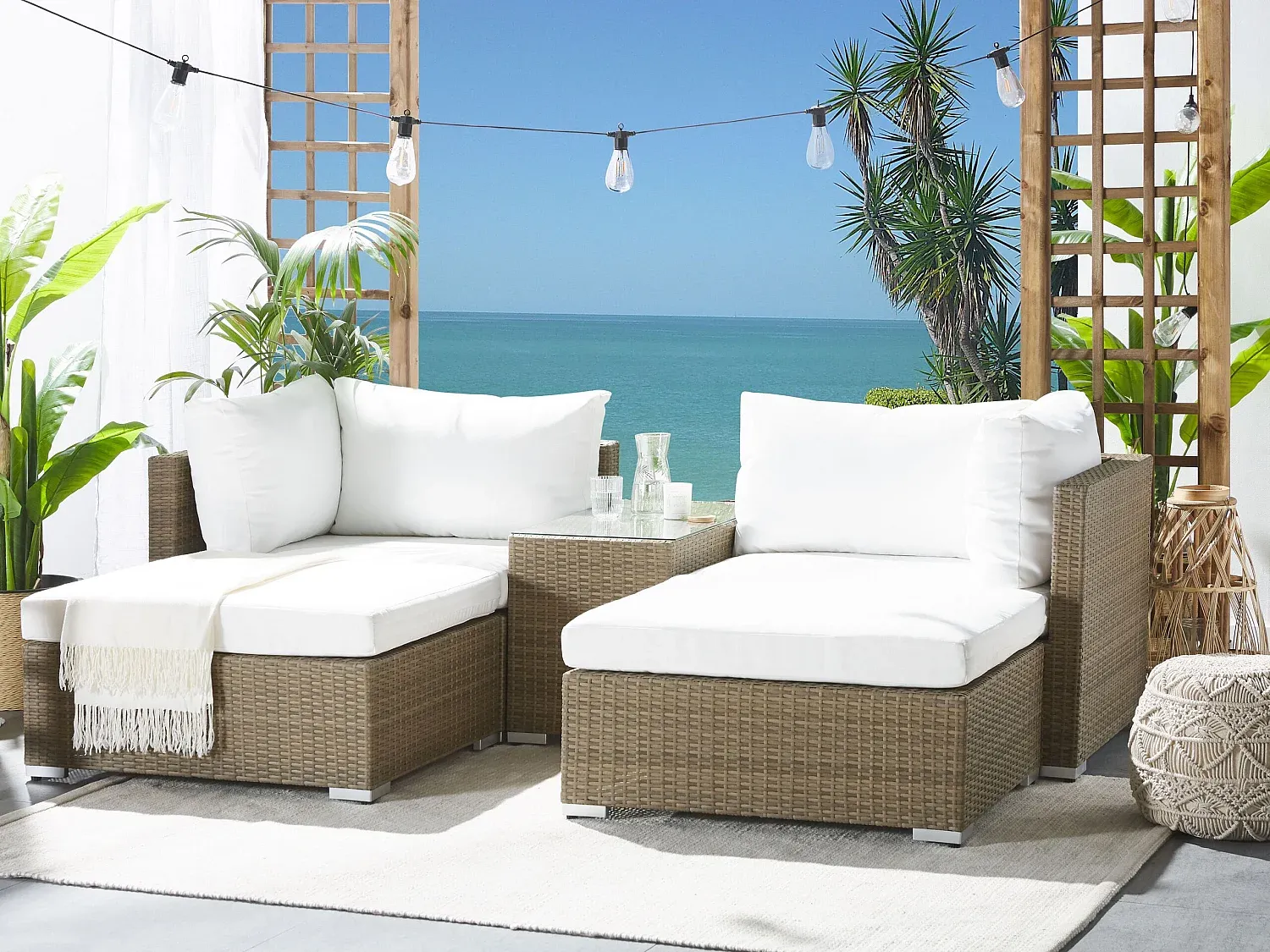 2-Sitzer Rattan Lounge Set mit cremeweißen Kissen