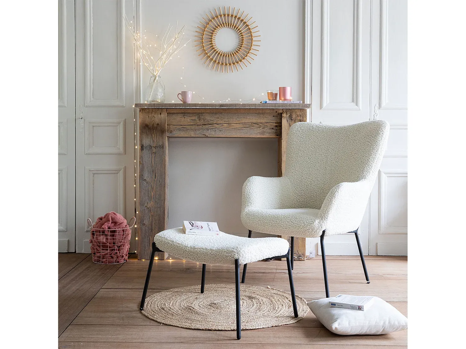 Bequemer Bouclé-Sessel mit Fußstütze in Beige