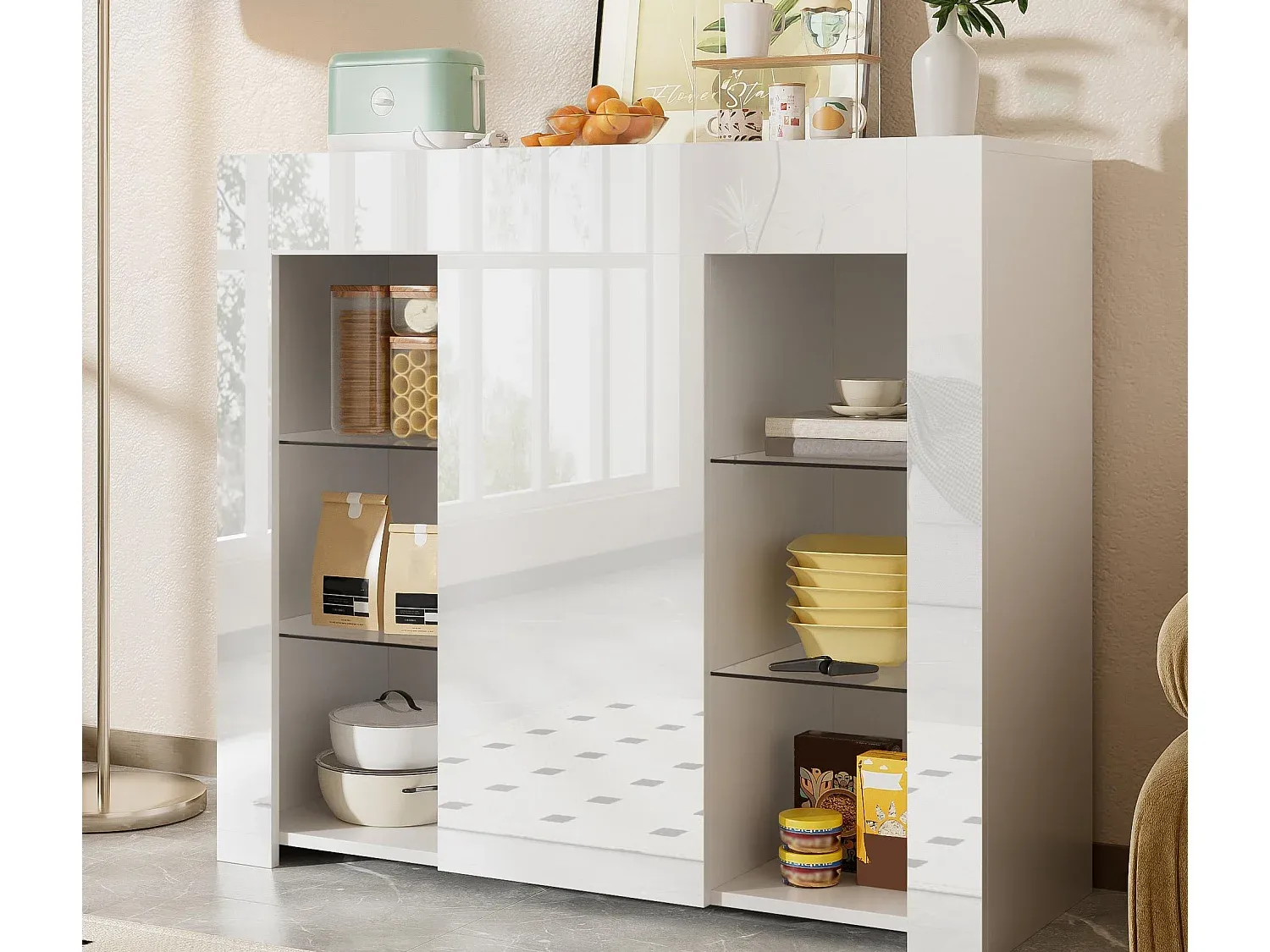 Moderne Sideboard mit Glasregalen und Hochglanz-Finish