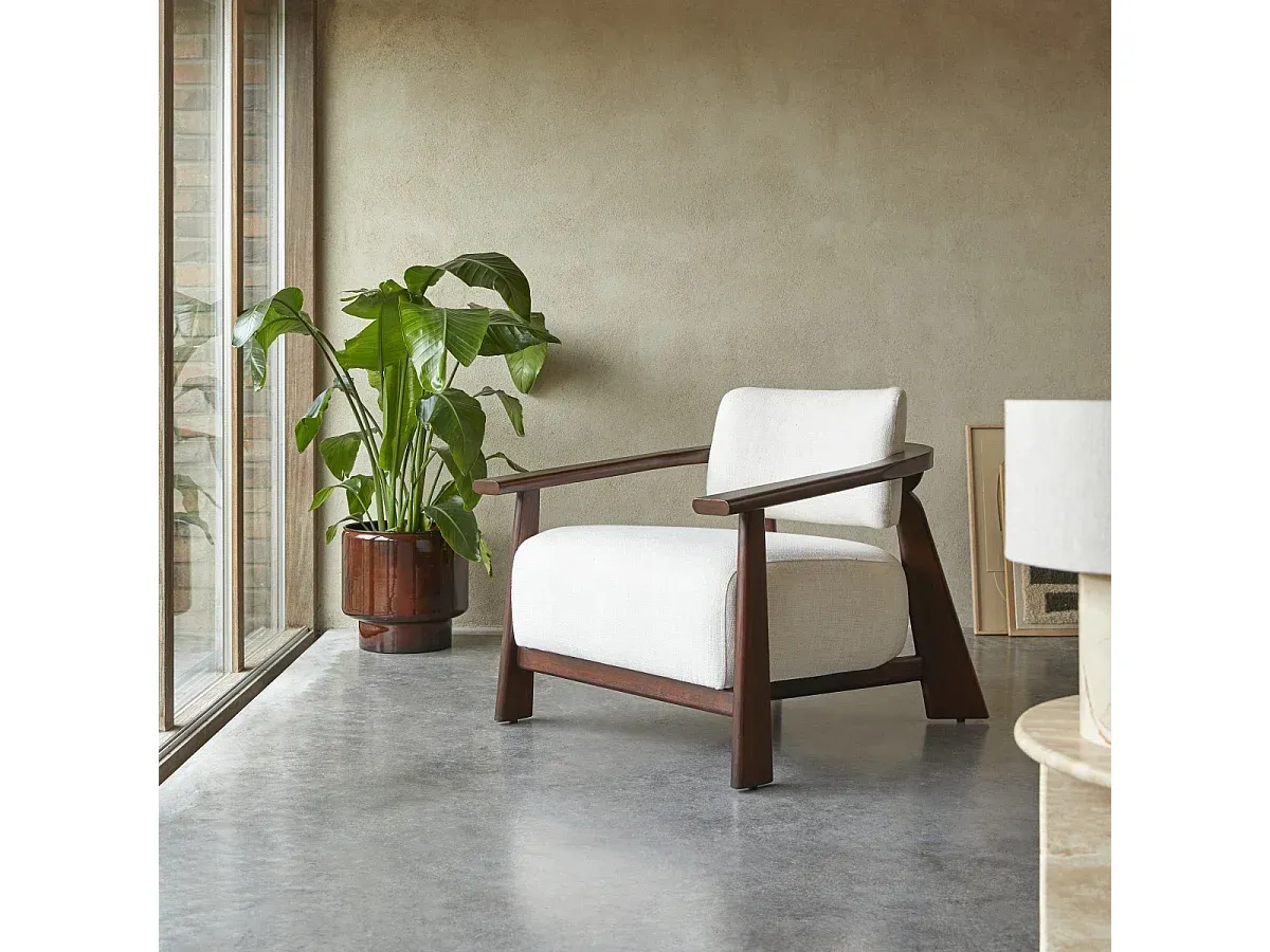 Gemütlicher Sessel aus Mindiholz mit Stoffbezug