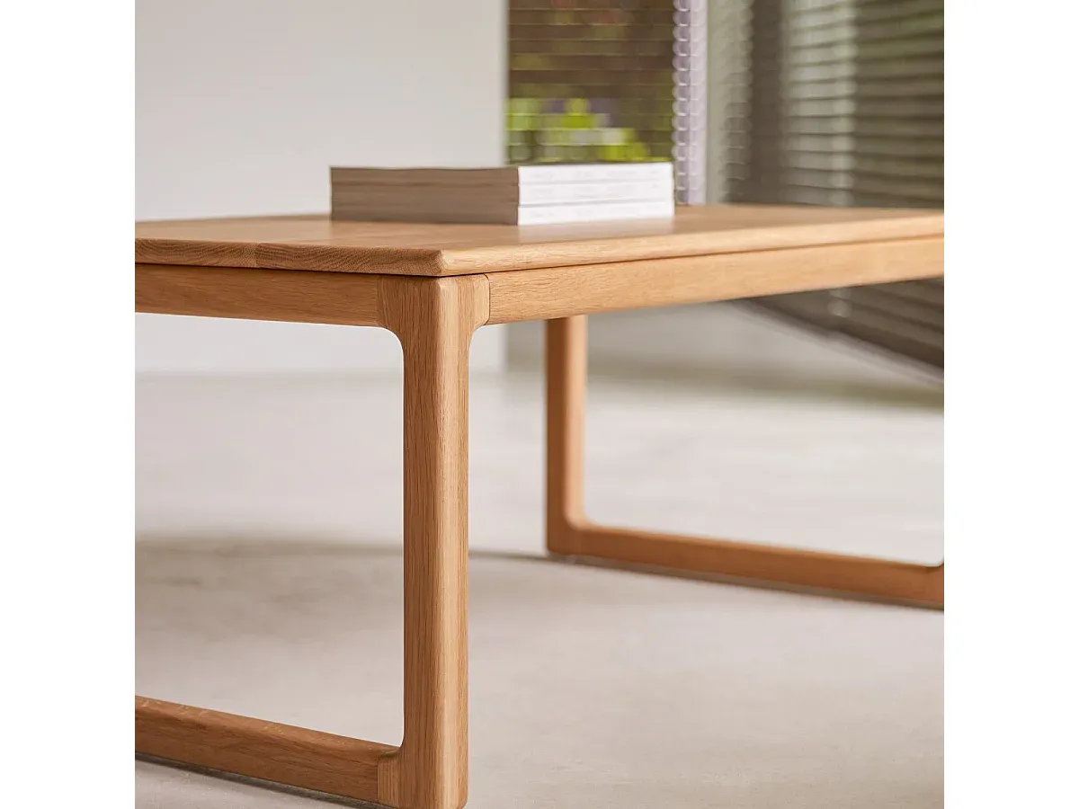 Moderner Couchtisch aus massiver Eiche, 100 x 56 cm