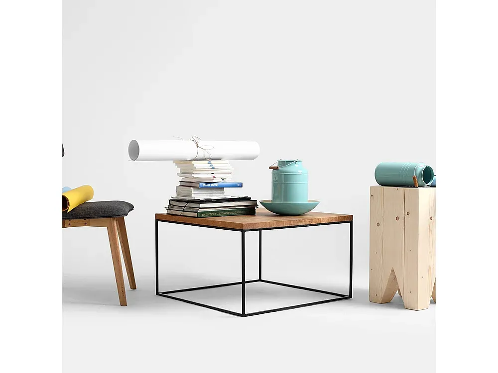 Moderner Wohnzimmertisch aus massivem Holz in Schwarz