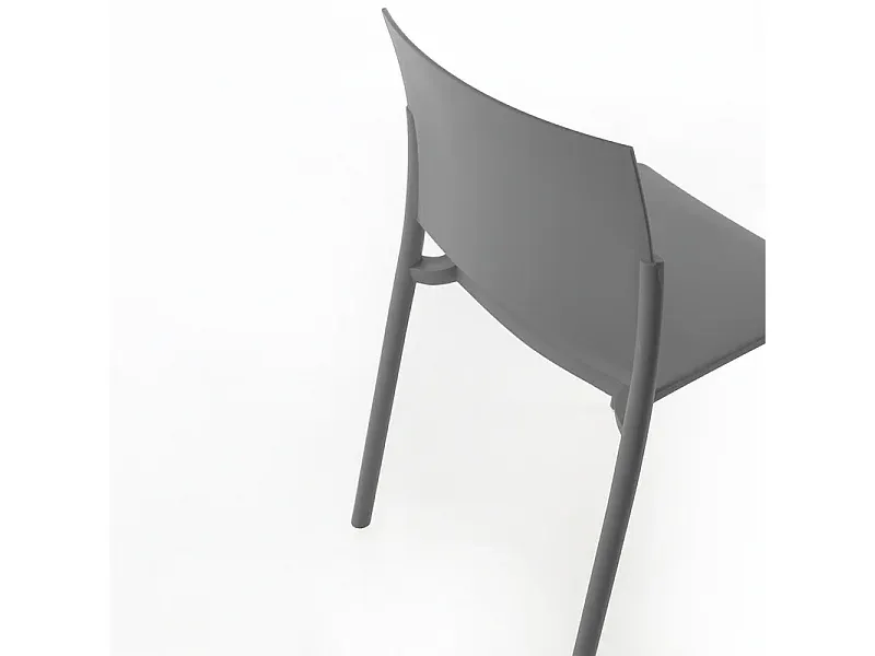 Stapelbare Esszimmerstühle im modernen Design, hellgrau