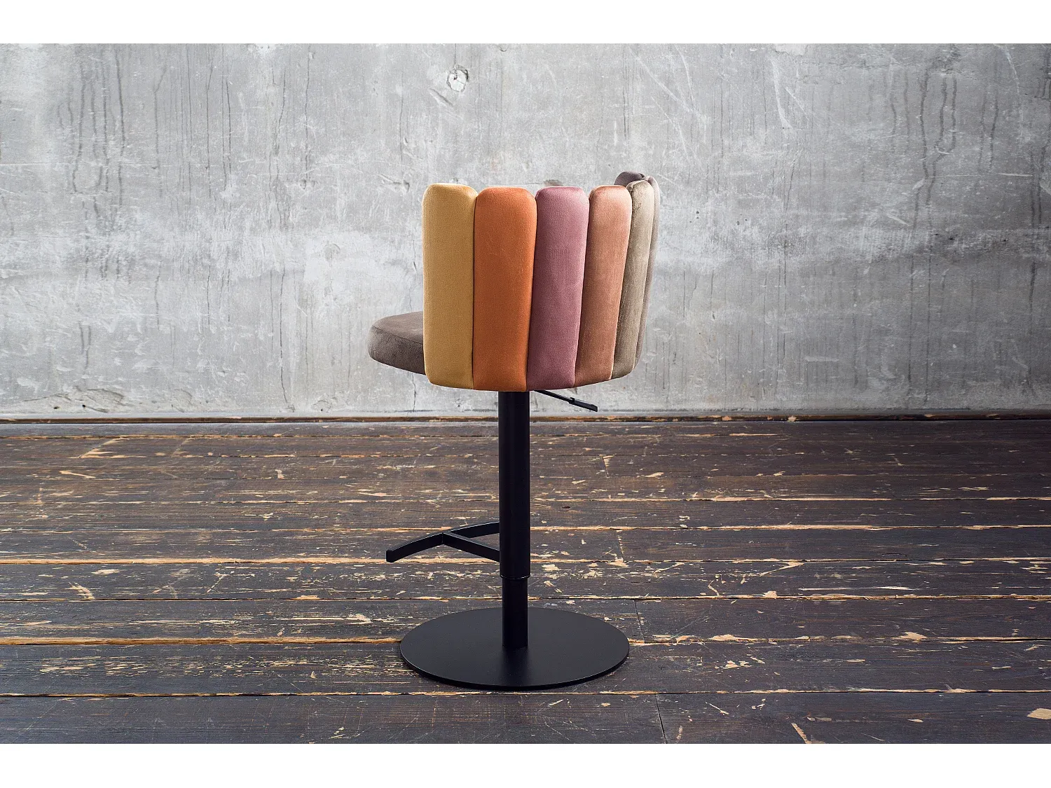 Höhenverstellbarer Barhocker aus Samt in Braun