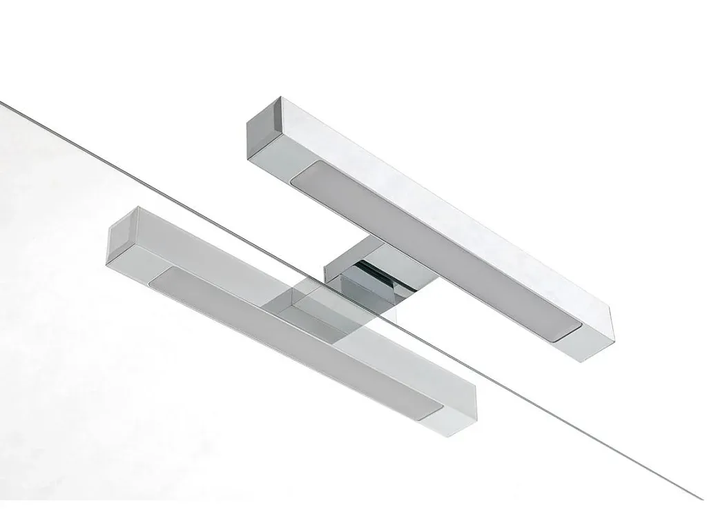 Eckbadewanne mit 4-teiliger Ausstattung in Eichenoptik