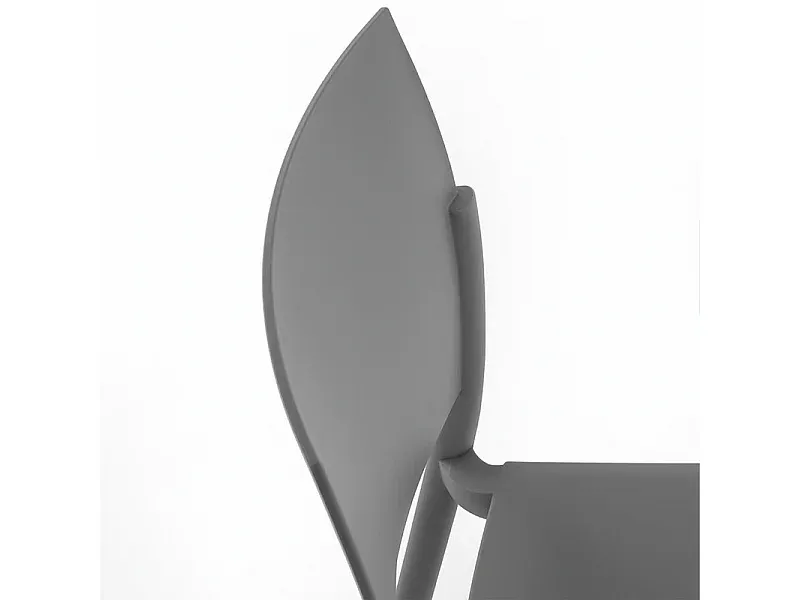 Stapelbare Esszimmerstühle im modernen Design, hellgrau