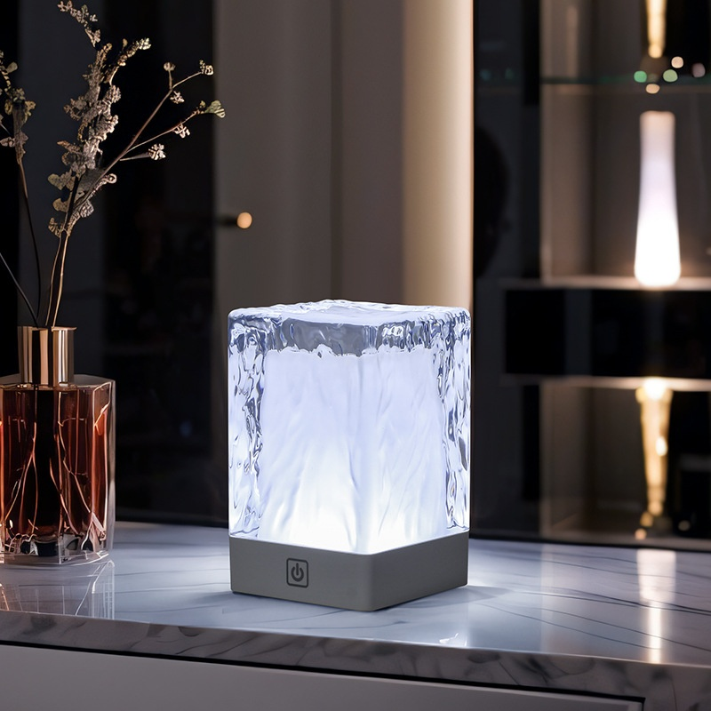 Kristályos kis asztali lámpa