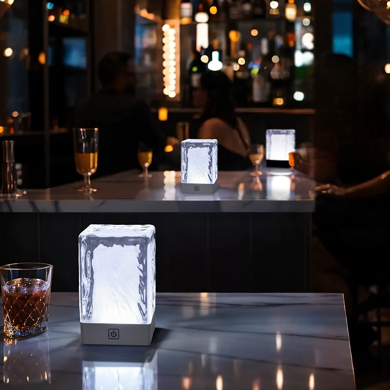 Kristályos kis asztali lámpa