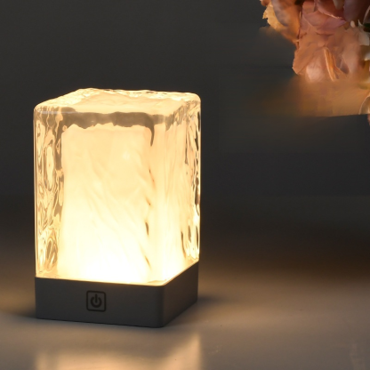 Kristályos kis asztali lámpa