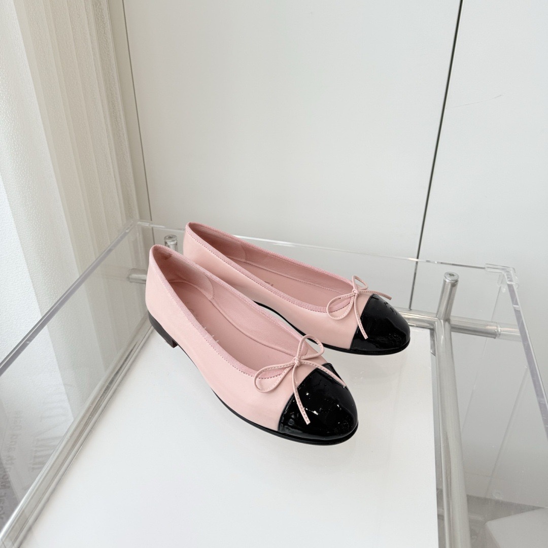 Camellia Embroidered Black Cap-Toe Ballet Flats with Bow