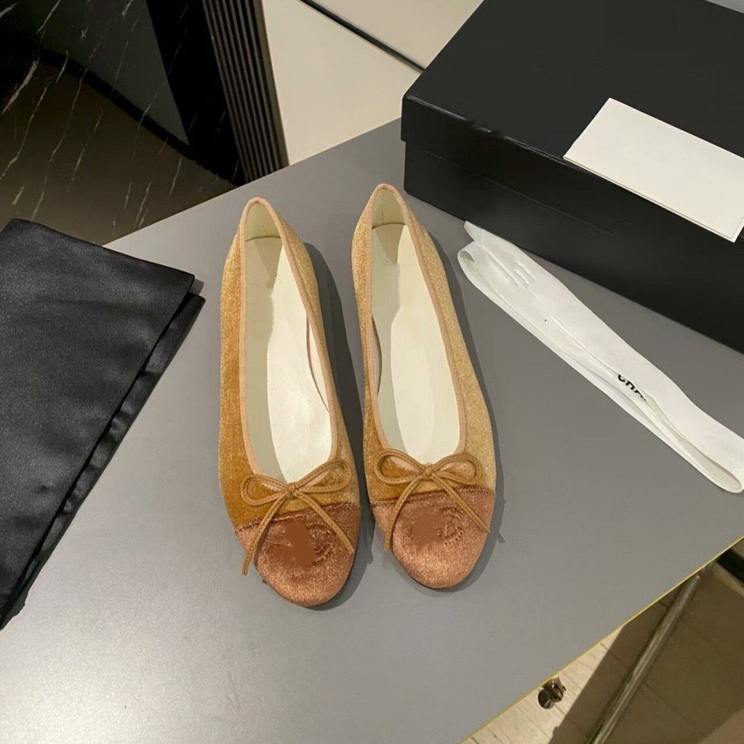 Camellia Embroidered Black Cap-Toe Ballet Flats with Bow