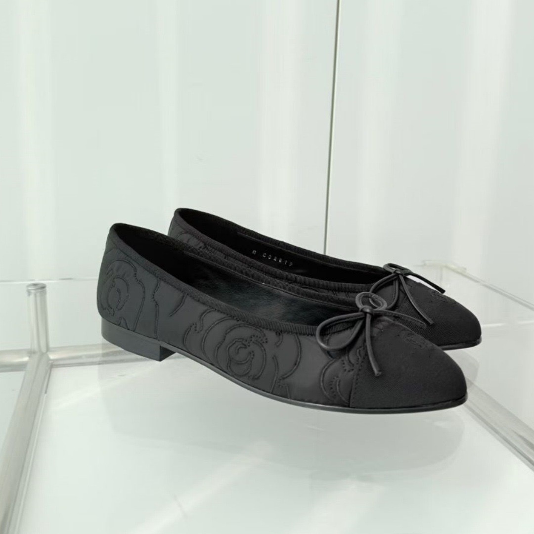 Camellia Embroidered Black Cap-Toe Ballet Flats with Bow