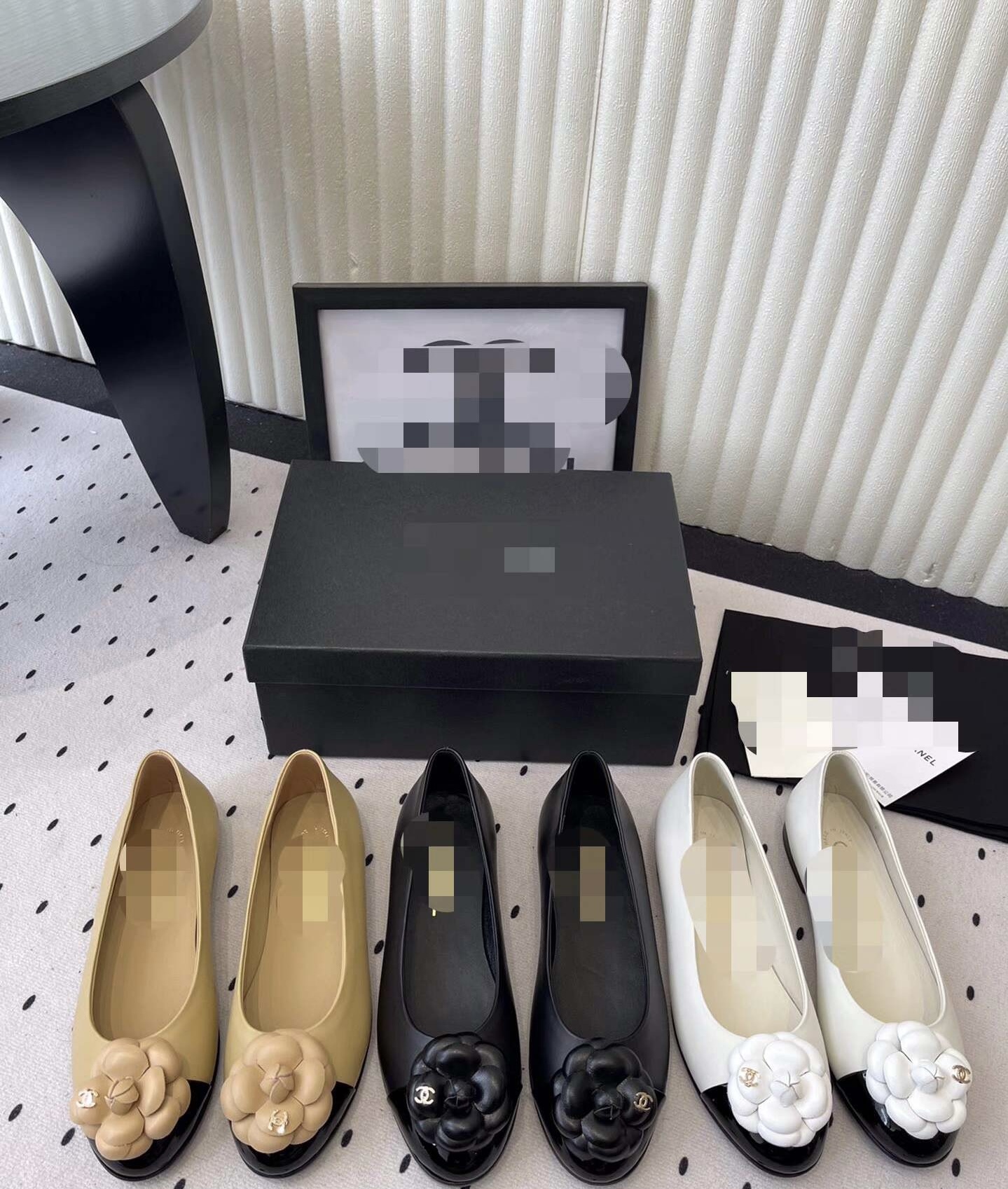 cc 23Classic Round Toe Leather Ballet Flats with Camellia Detail