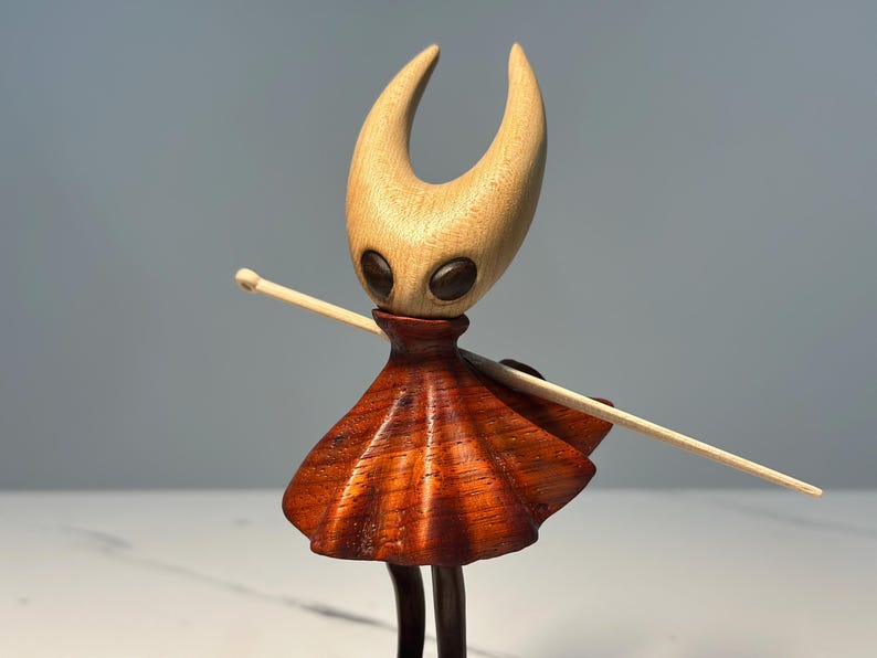Hollow Knight Inspired Walnut Wood Sculpture • Magnetic Detachable Figurine