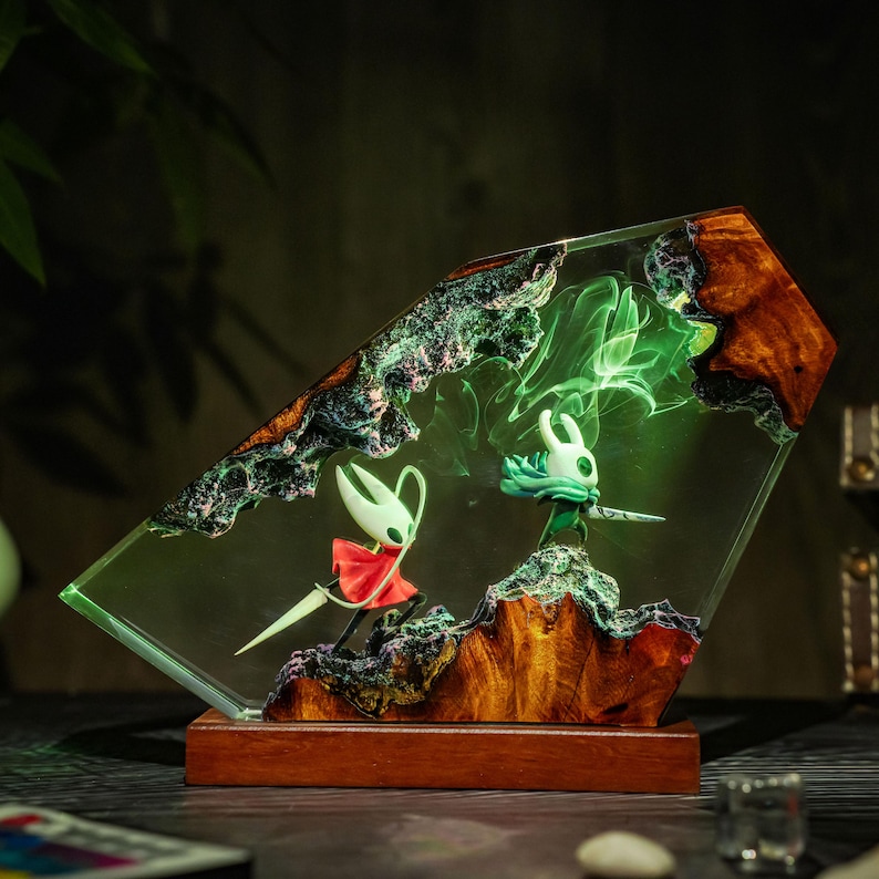 Journey of Hor.rnet vs tiny K.night resin lamp - Game Collectible