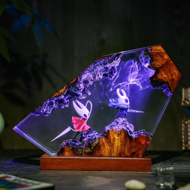 Journey of Hor.rnet vs tiny K.night resin lamp - Game Collectible