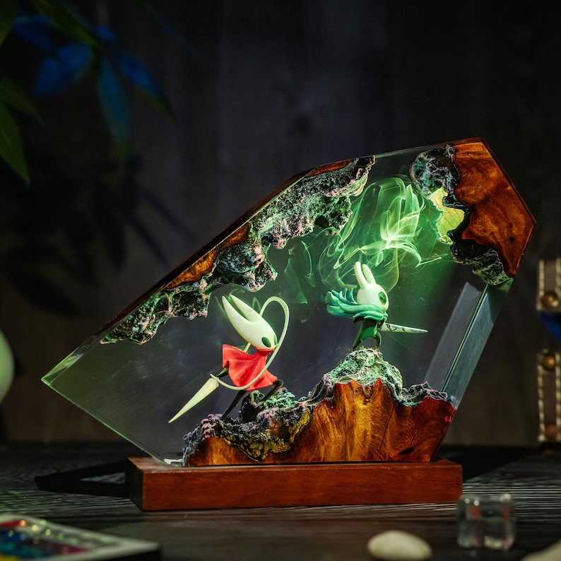Journey of Hor.rnet vs tiny K.night resin lamp - Game Collectible