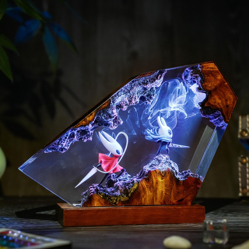Journey of Hor.rnet vs tiny K.night resin lamp - Game Collectible