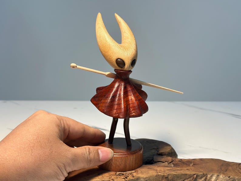 Hollow Knight Inspired Walnut Wood Sculpture • Magnetic Detachable Figurine