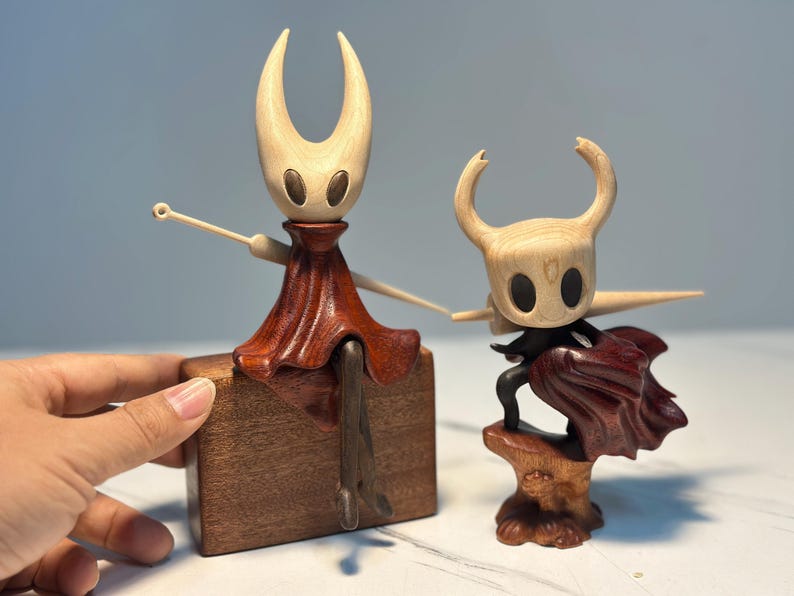 Hollow Knight Inspired Walnut Wood Sculpture • Magnetic Detachable Figurine