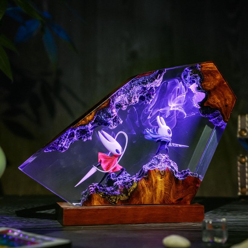 Journey of Hor.rnet vs tiny K.night resin lamp - Game Collectible