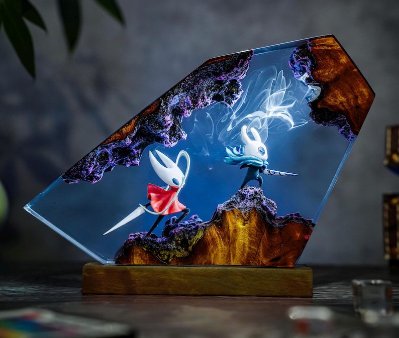 Journey of Hor.rnet vs tiny K.night resin lamp - Game Collectible