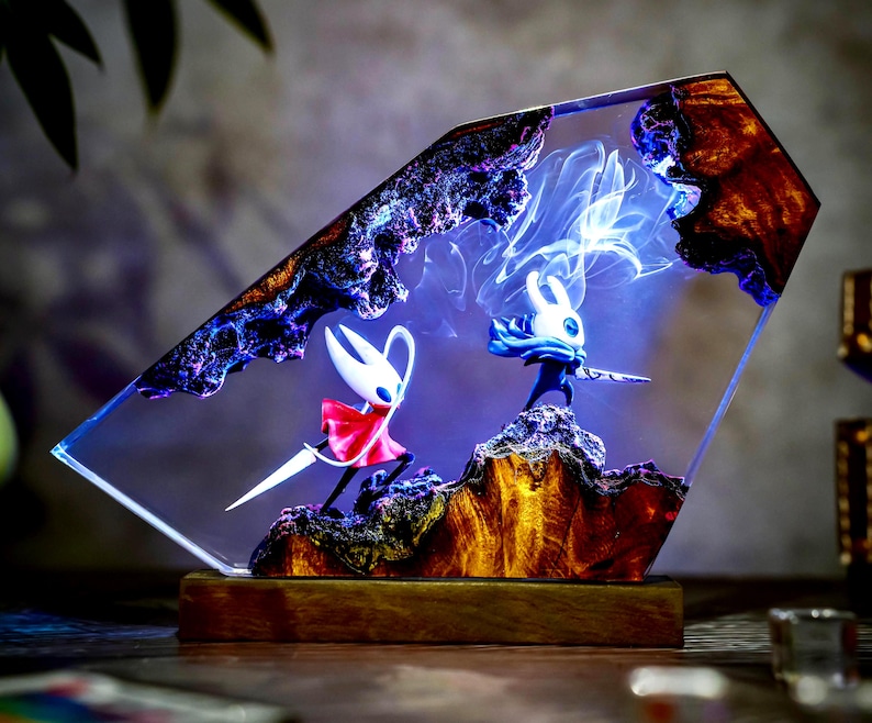 Journey of Hor.rnet vs tiny K.night resin lamp - Game Collectible