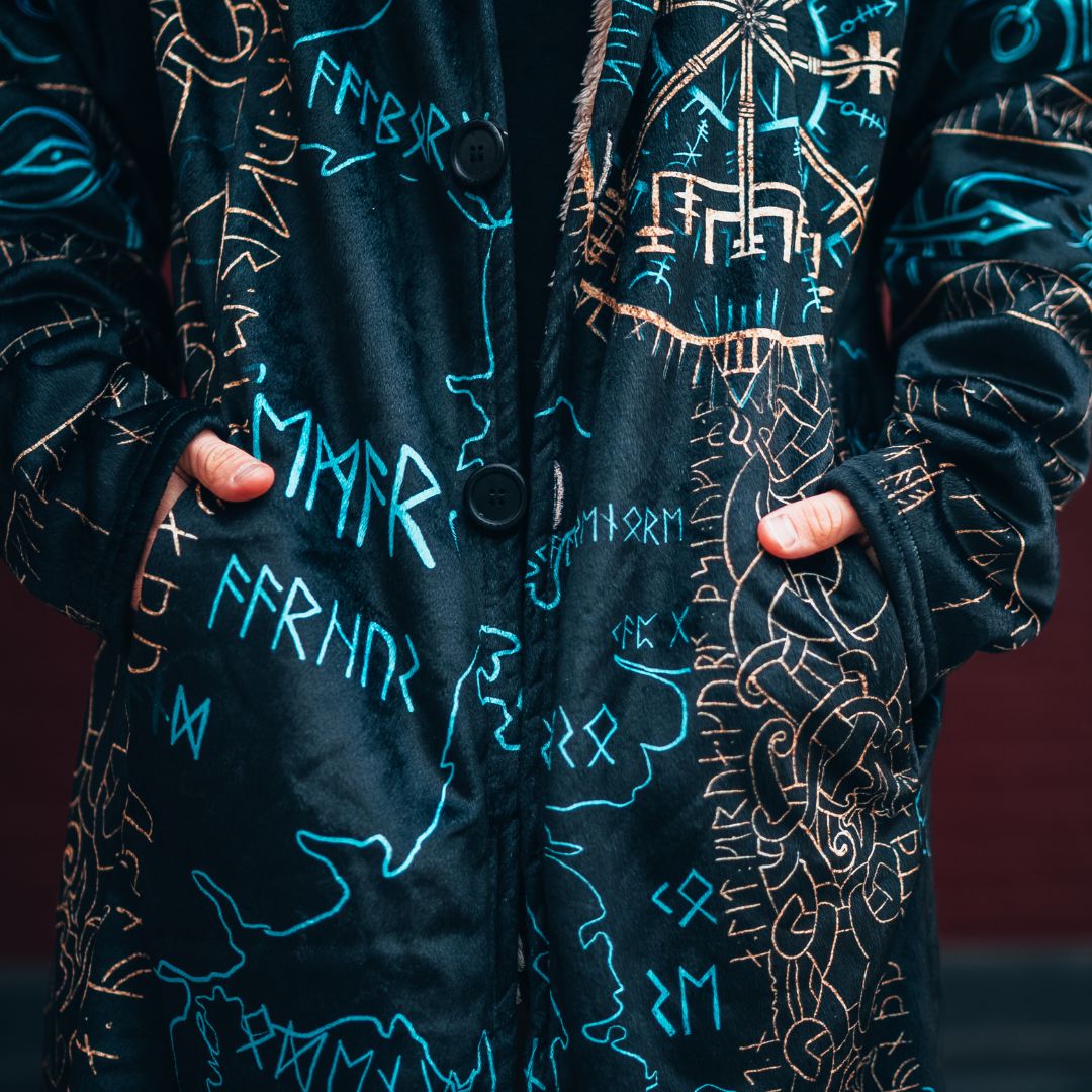 Vegvisir Norse Compass Hooded Cloak - NorseKin detail view 4