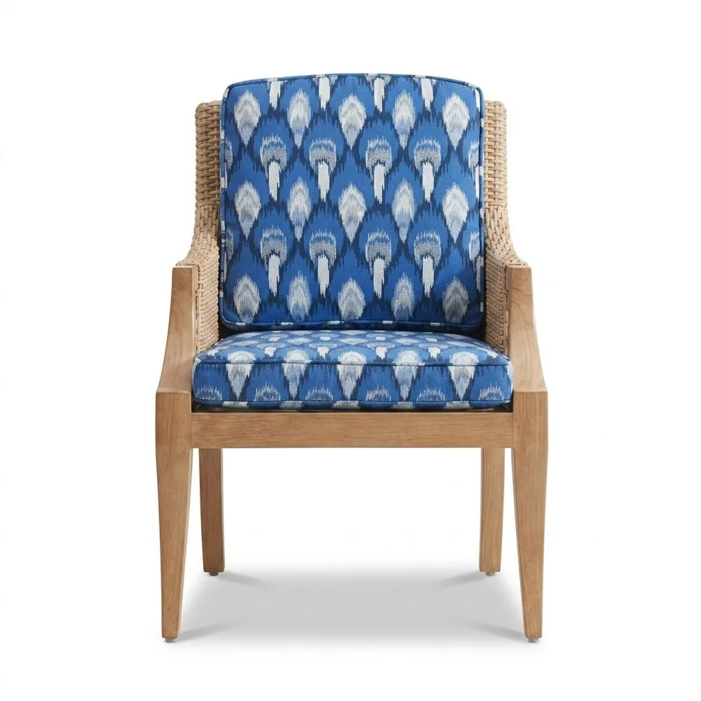 Silla de bambú azul con estampado geométrico