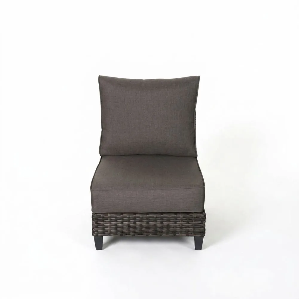 Sillón individual de aluminio y ratán tejido marrón