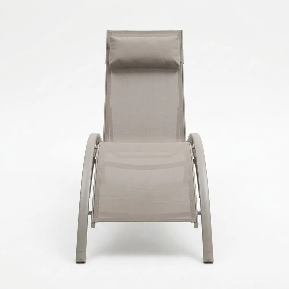Silla tumbona de textileno con marco de aluminio gris